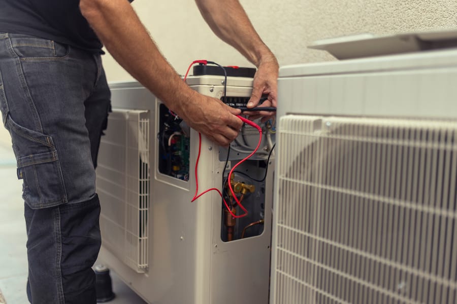 man installation an open heat pump